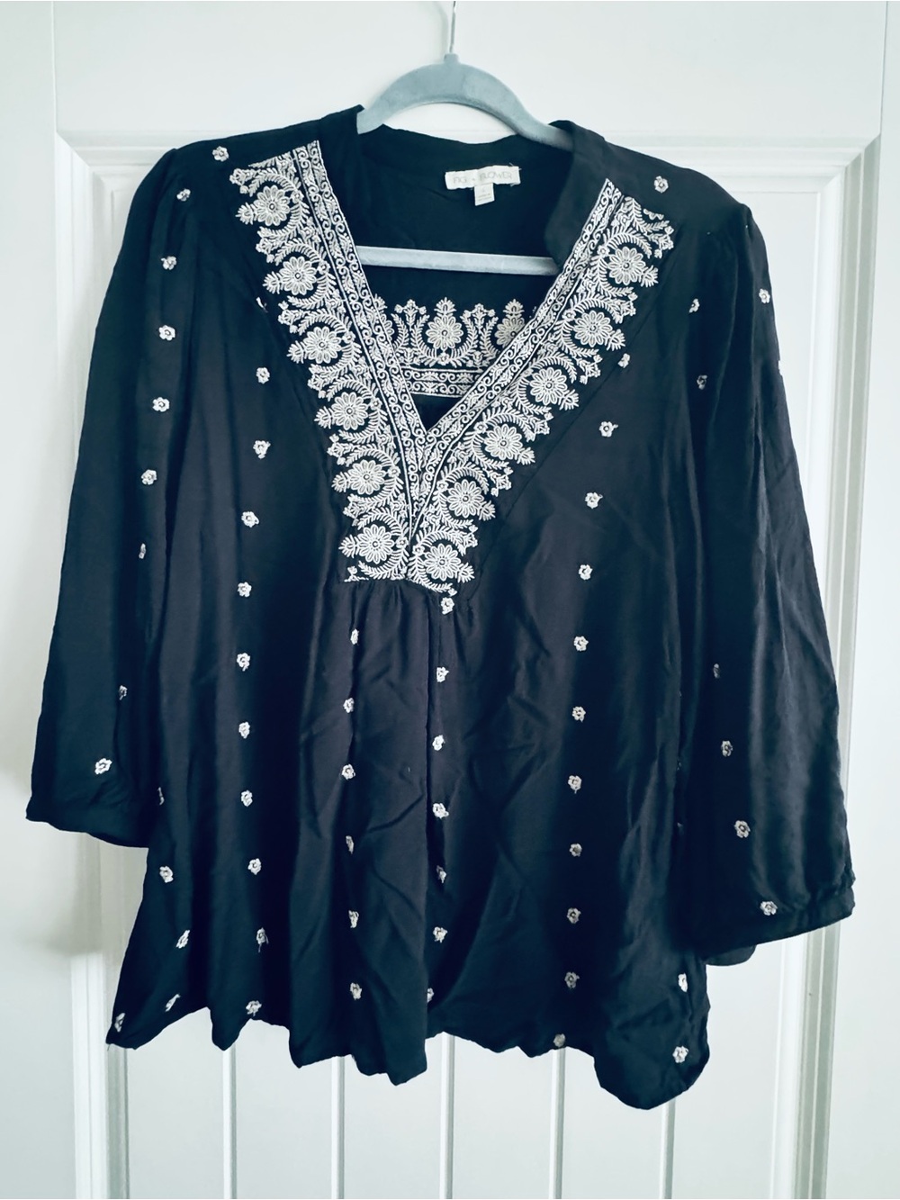 fig and flower Black Embroidered V-Neck Tunic